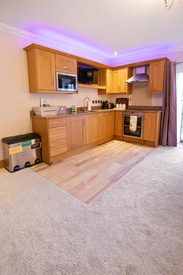 The Lodge - Studio Apartment'S Castel Ngoại thất bức ảnh