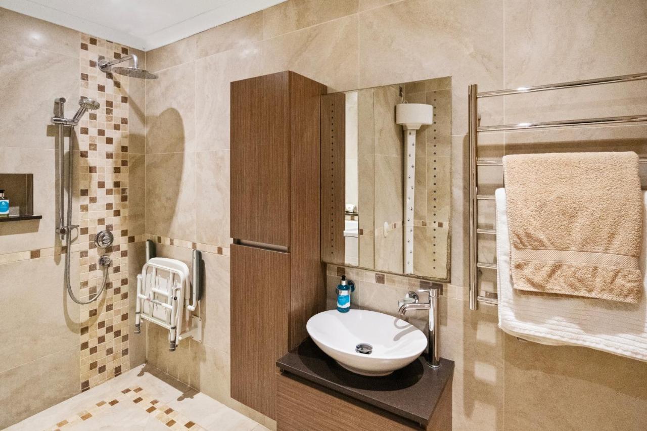 The Lodge - Studio Apartment'S Castel Ngoại thất bức ảnh