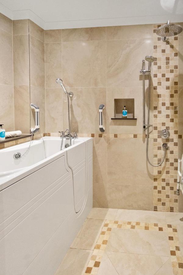 The Lodge - Studio Apartment'S Castel Ngoại thất bức ảnh