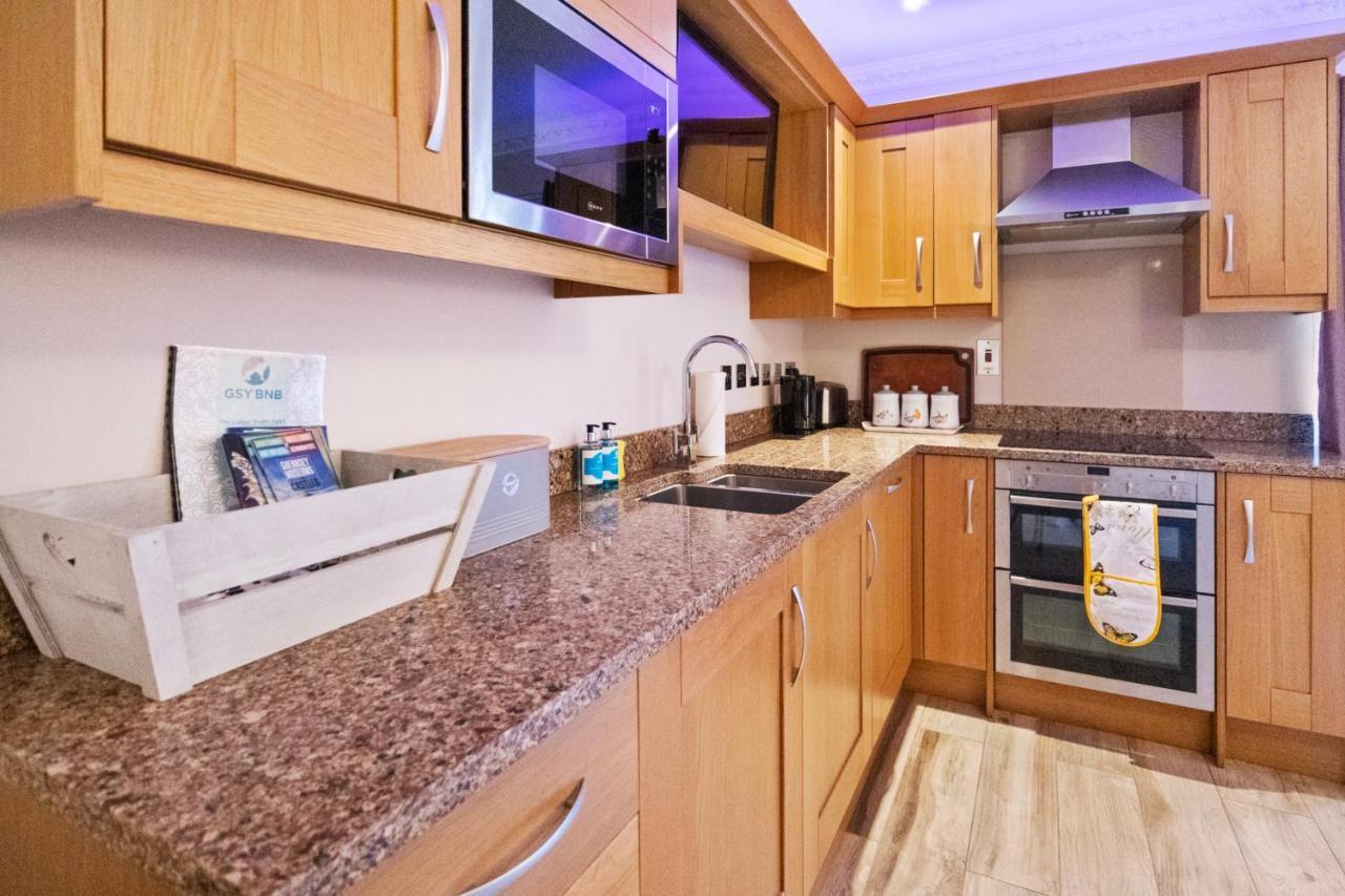 The Lodge - Studio Apartment'S Castel Ngoại thất bức ảnh