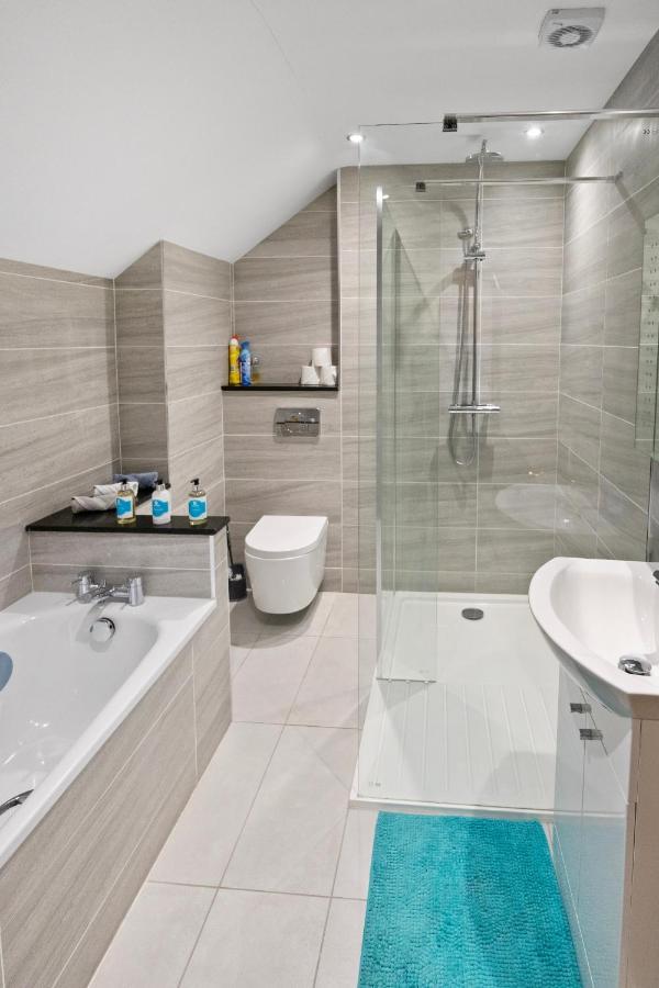 The Lodge - Studio Apartment'S Castel Ngoại thất bức ảnh
